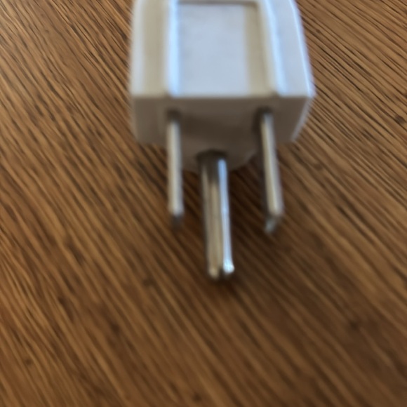 Prime outlet with six plug ins. - Picture 2 of 4